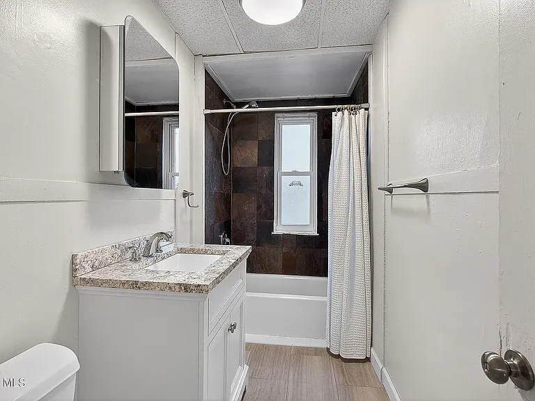 138 Davis Ave #2 — Photo 16