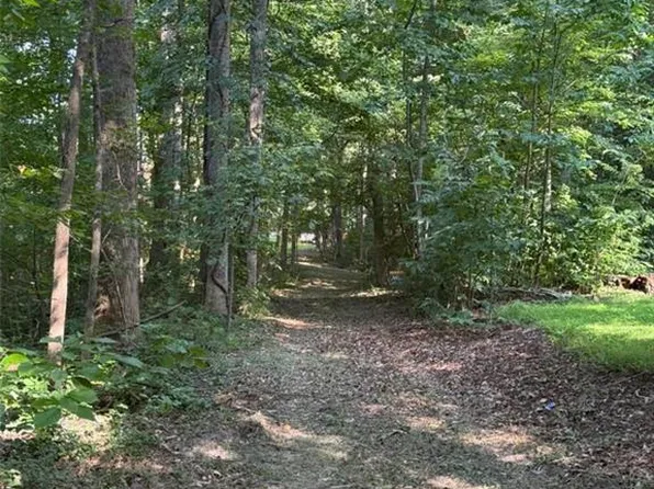 Ware St, Gloucester, VA 23061