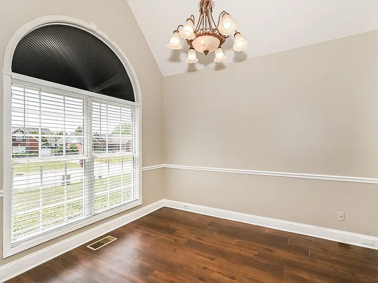 3418 Leslie Ln — Photo 6