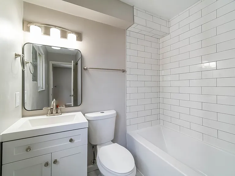 1075 Oak St — Photo 34