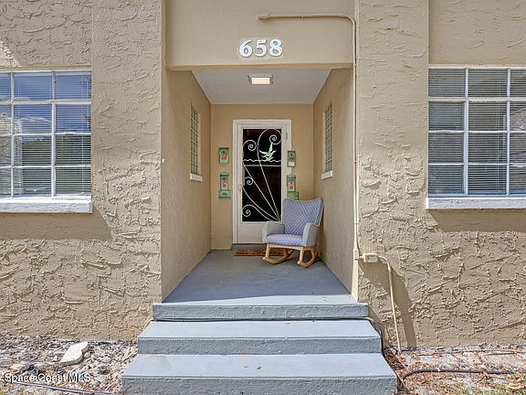 5th image of 658 Young St