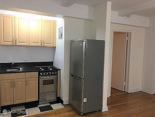 1st image of 309 W 57th St #906