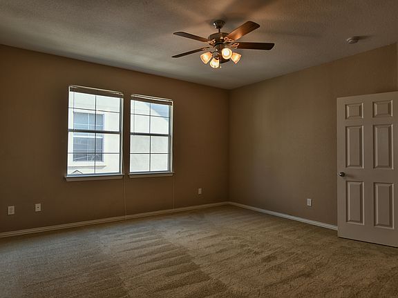 4th image of 623 Regency Dr