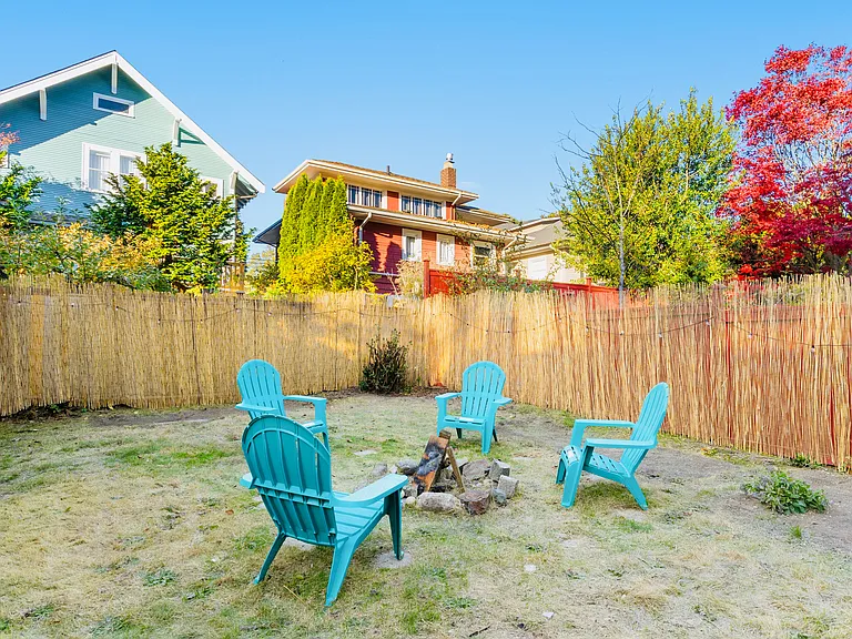 4551 4th Ave NE #B — Photo 11
