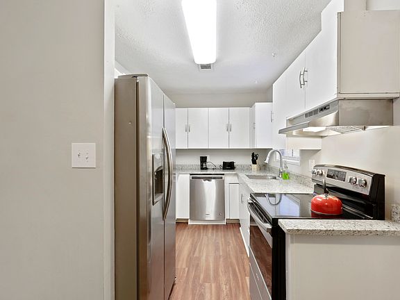 5th image of 3995 Red Oak Dr