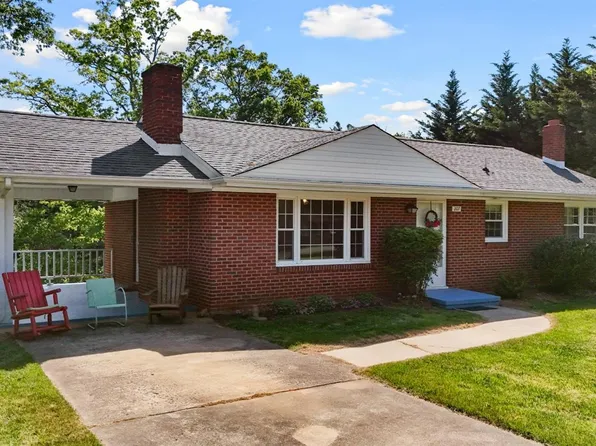 207 Ramsey Rd, Hurt, VA 24563