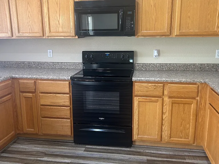 15021 W Elko Dr — Photo 3