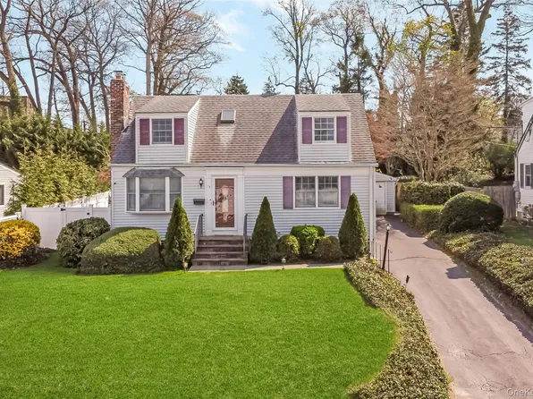 72 Seaman Road, Glen Cove, NY 11542