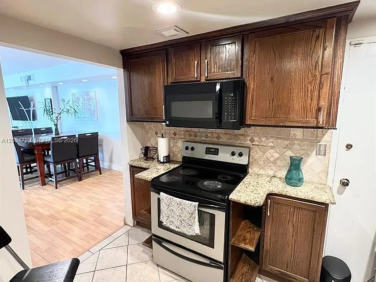 905 Brickell Bay Dr #1422 — Photo 9