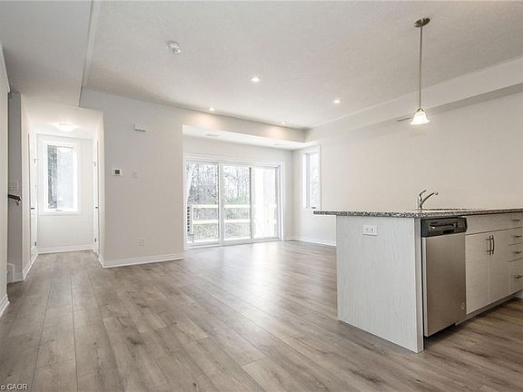 5th image of 25 Isherwood Ave #C036