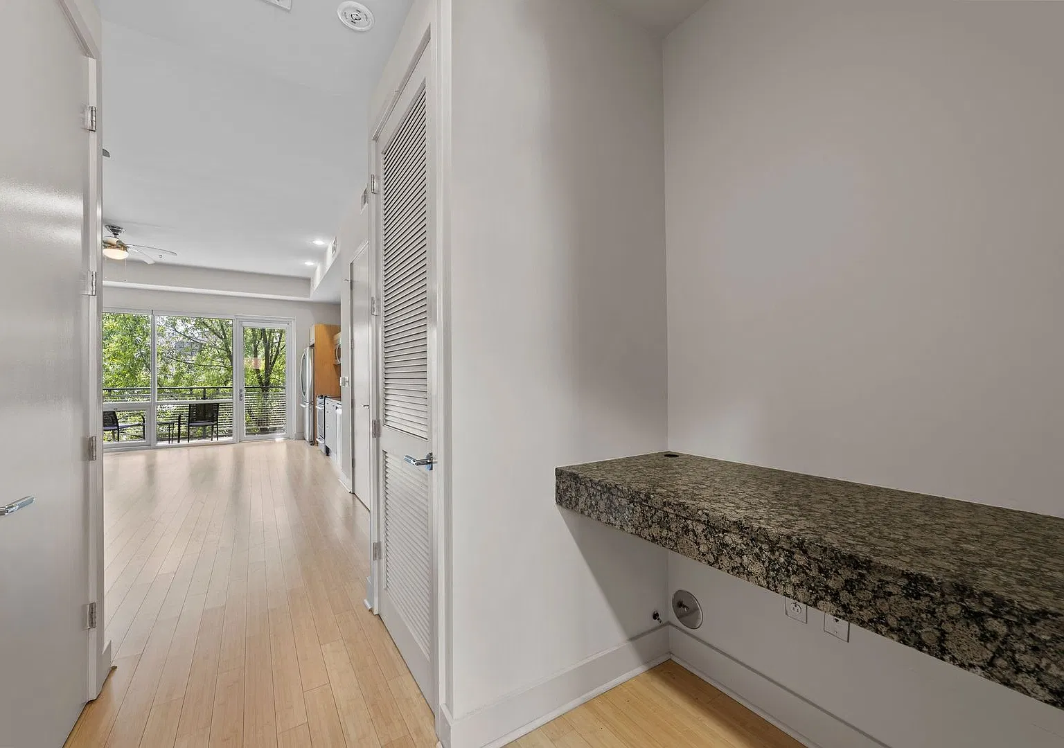 Enjoy contemporary living in the heart of Midtown Charlotte at The Metropolitan! — Photo 2