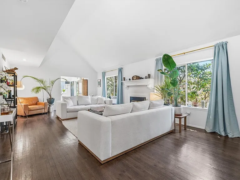 30 Oak Ln — Photo 3