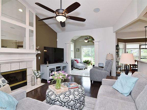 4th image of 2997 Country Club Ln