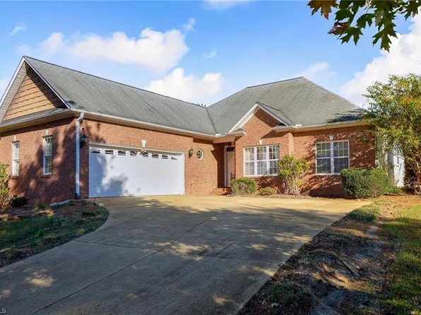 5762 Beaver Pond Trl, Pfafftown, NC 27040