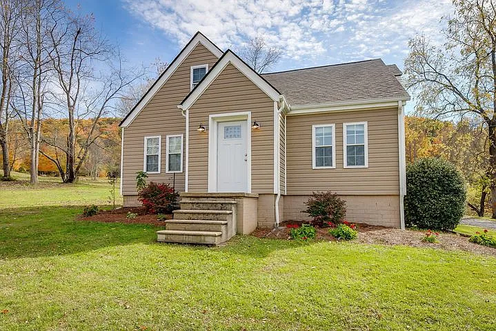4 bed, 2864 sqft, $2,400 — Photo 1