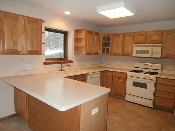 4th image of 665 Edelweiss Dr