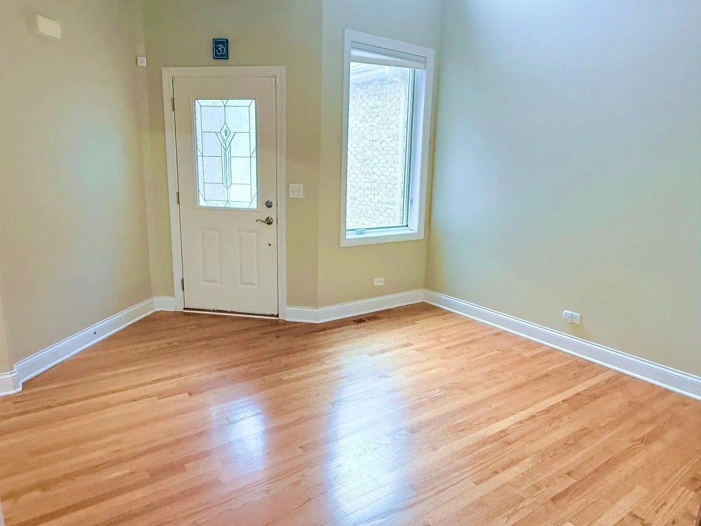 3 bed, 2.5 bath, 1870 sqft, $3,600 — Photo 4