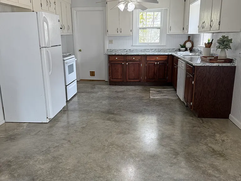 4305 Gladys Dr — Photo 25
