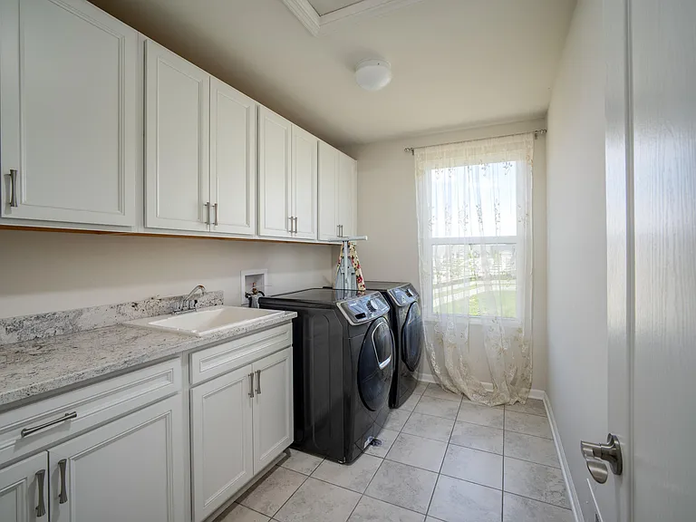 2825 Dillon Dr — Photo 32