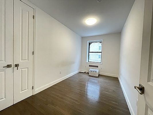 3rd image of 33 Crooke Ave #1P