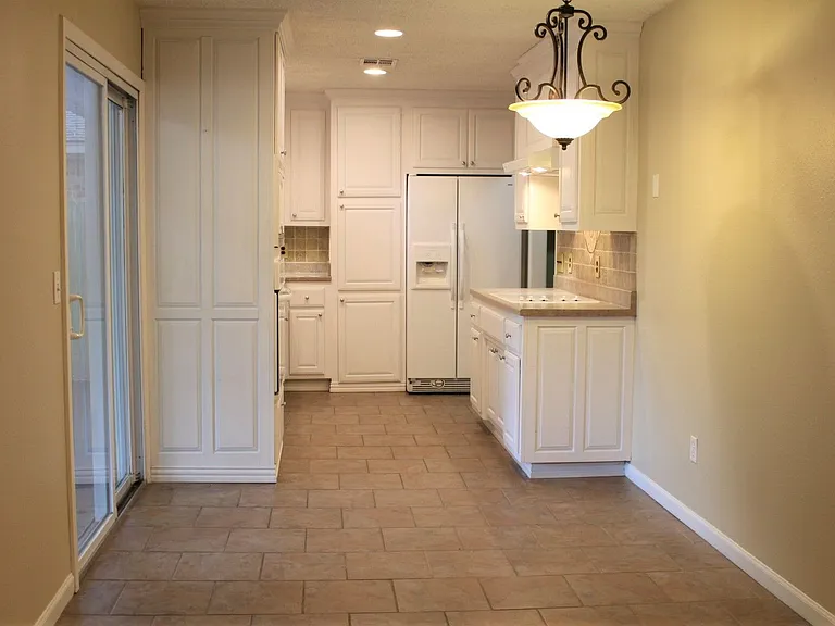 814 Hawthorne Pl — Photo 3