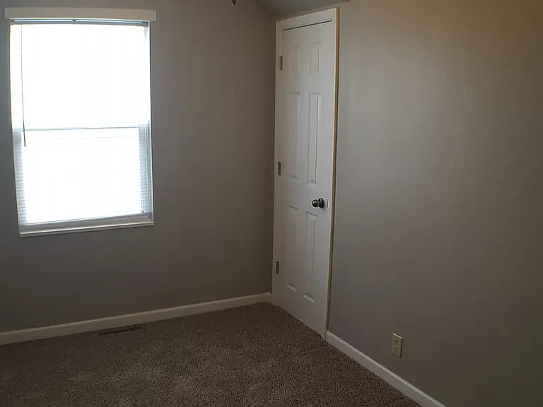 2092 Garfield Ave — Photo 2