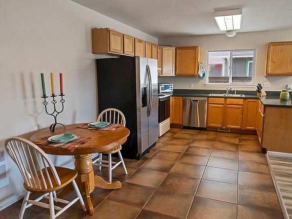 3rd image of 2857 Montello Ct