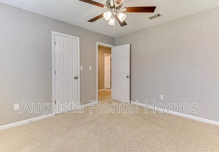 208 Stonington Dr — Photo 40
