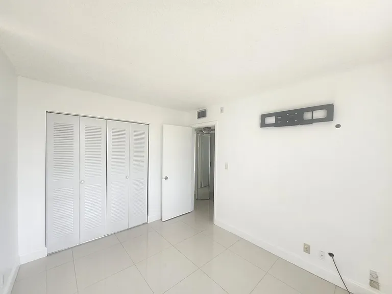 8600 N Sherman Cir #408 — Photo 16