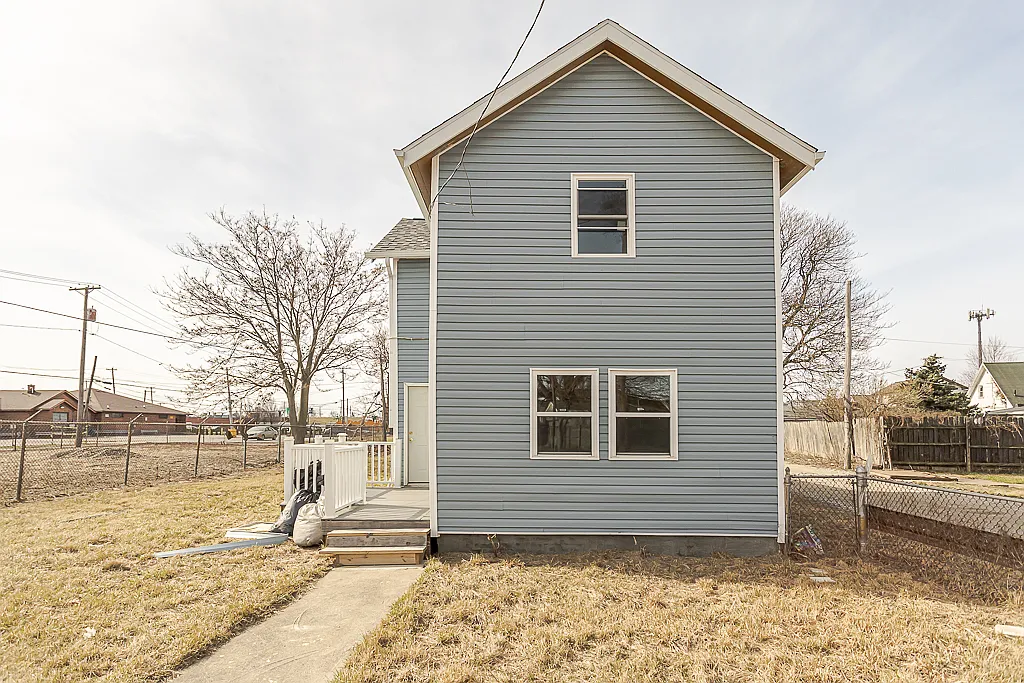 4 bed, 1284 sqft, $1,525 — Photo 2