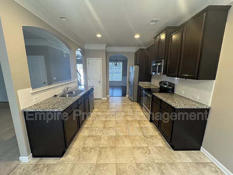 108 Ashewicke Dr — Photo 4