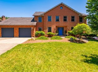 9820 Meadow Bluff Ln, Cincinnati, OH