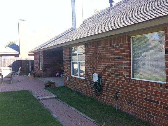 2nd image of 18109 English Oak Ln