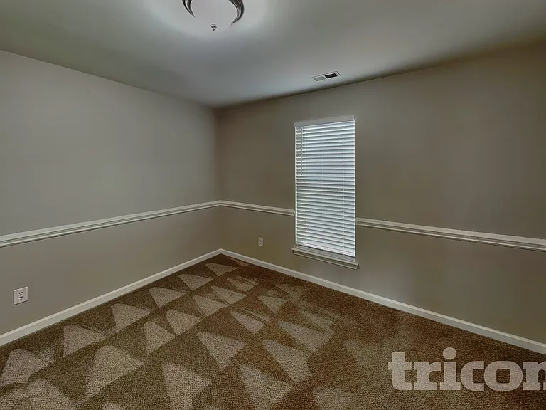 1002 Hollingdale Ct — Photo 14