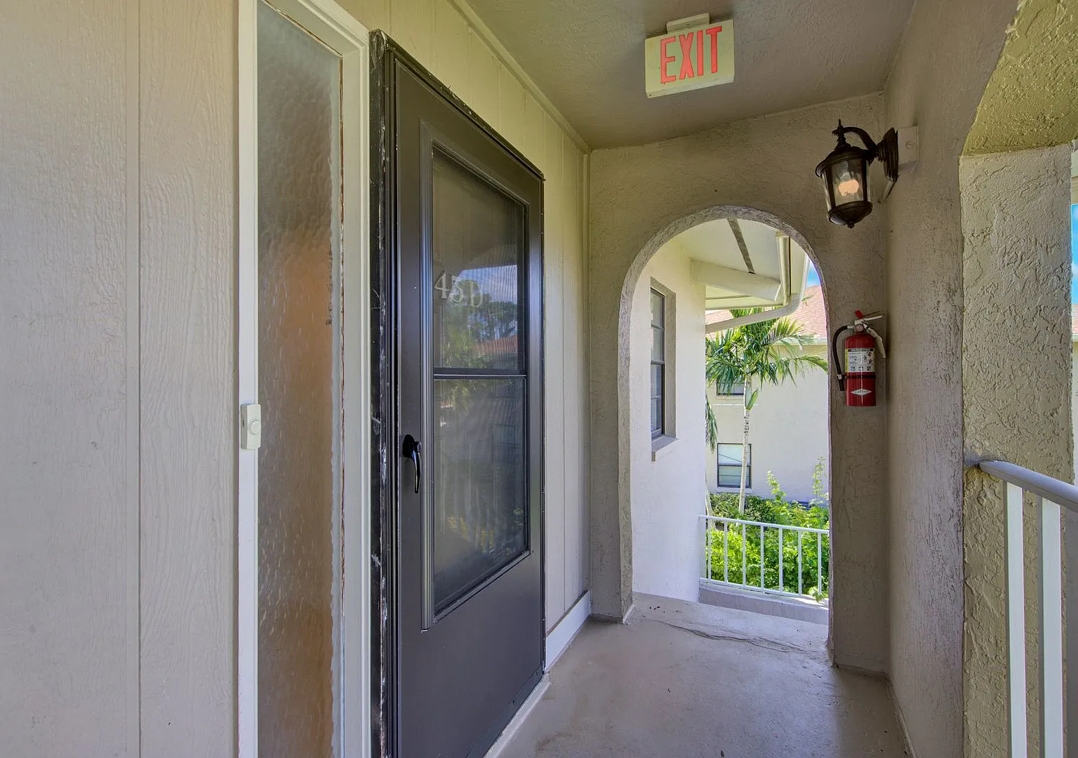 Bright and Spacious 2 Bedroom Condo in Spanish Pines — Photo 4