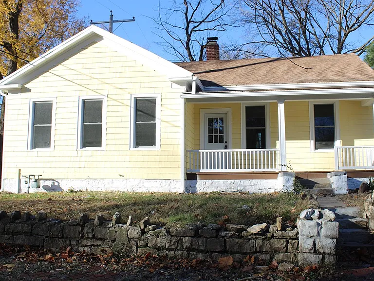 904 S 3rd St — Photo 1