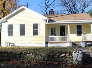 904 S 3rd St, Leavenworth, KS 66048