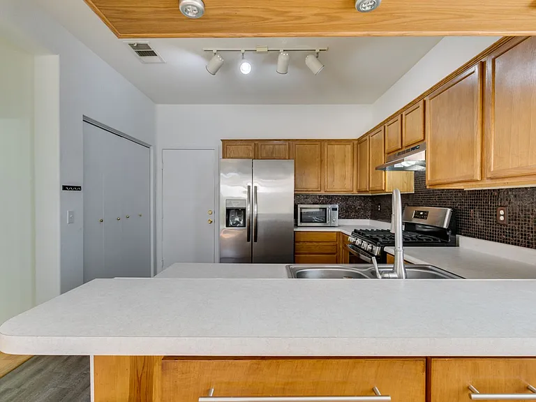 2760 Saigon Dr — Photo 22