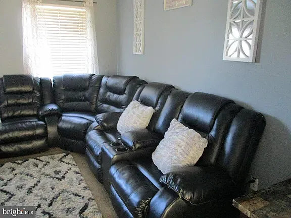 1303 Aspen Dr — Photo 2
