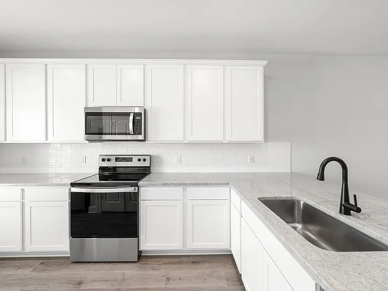 1005 Holly Dr — Photo 6