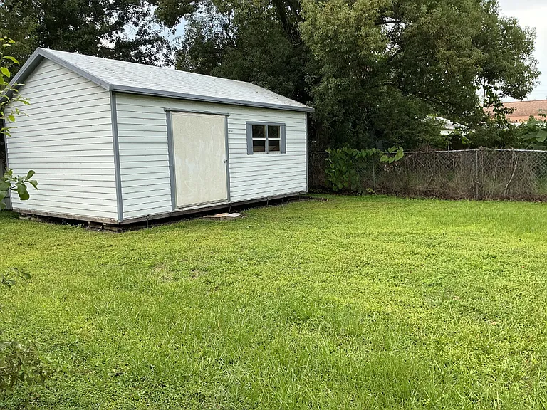720 Lakehurst St — Photo 17