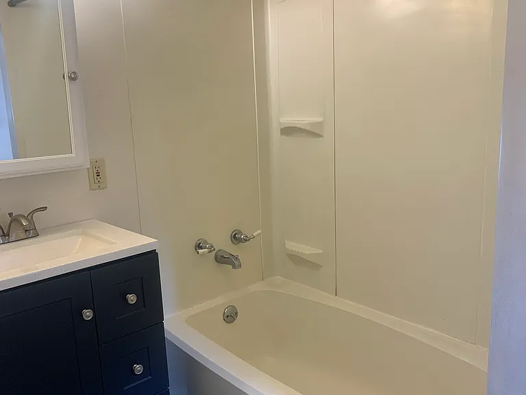116 W 1st St #2 — Photo 9