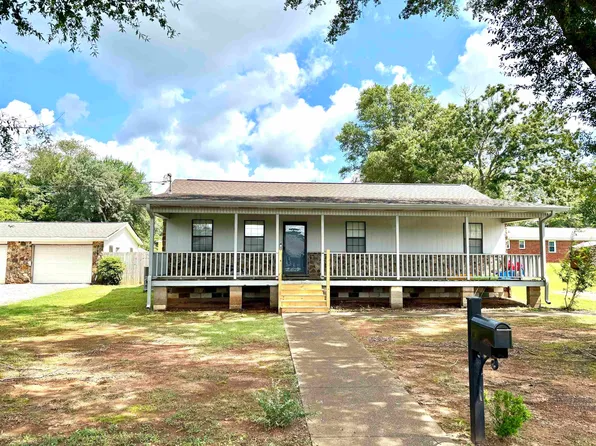 203 4th Ave, Tuscumbia, AL 35674