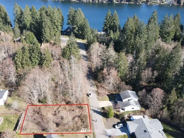 101 NE Laurel Road, Belfair, WA 98528