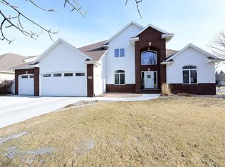 1751 Charleswood Estates Dr, West Fargo, ND 58078