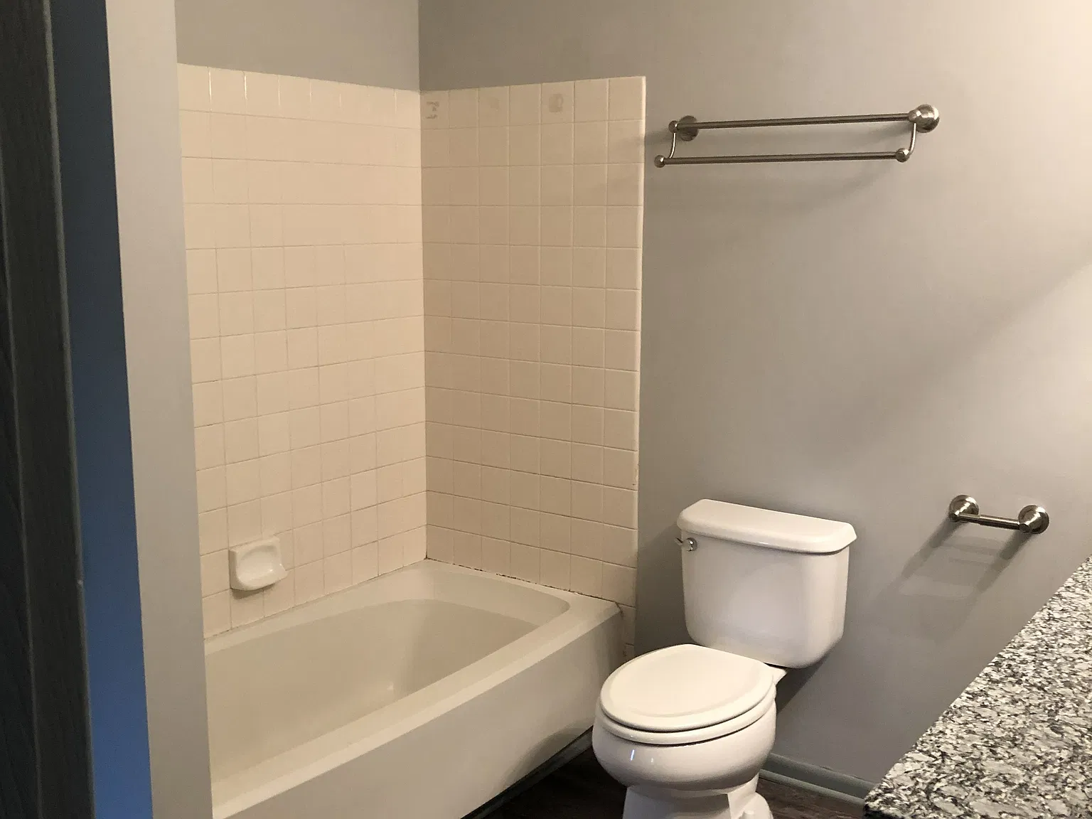 2 bed, 923 sqft, $1,675 — Photo 2