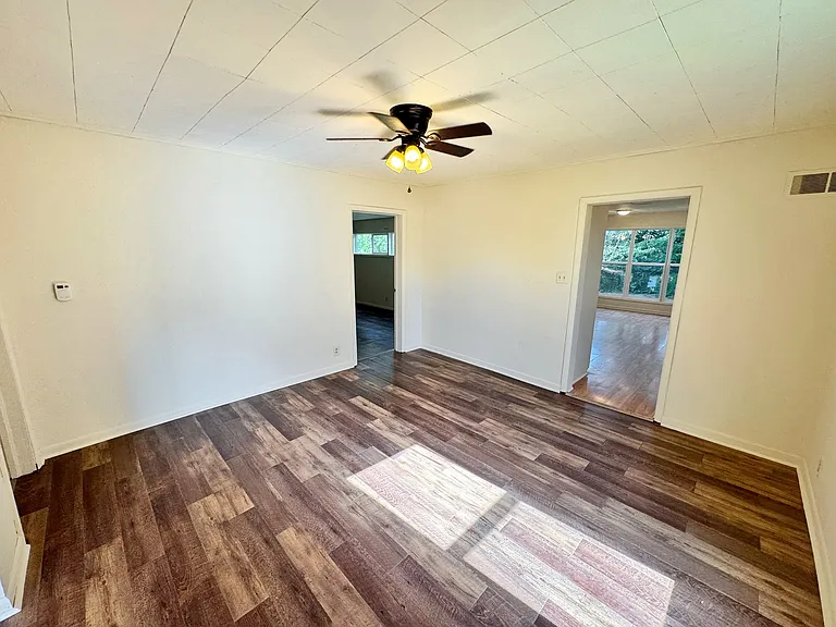 312 Jackson St — Photo 10