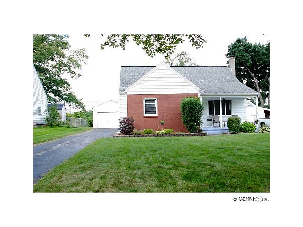 250 Hoover Dr photo 1