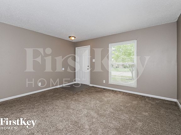 4th image of 733 Watersedge Dr