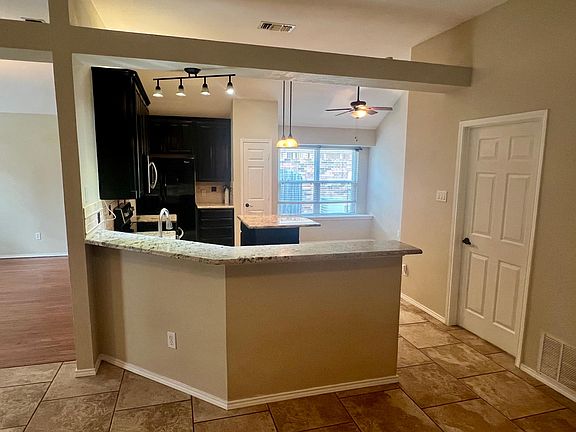 3rd image of 6829 Wooddale Dr